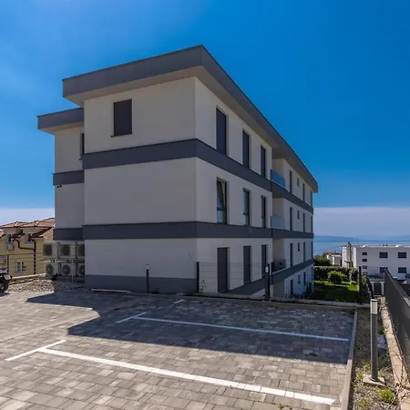 One - Happy Apartment *