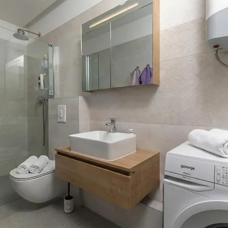 One Sea-view Balcony & Parking - Happy Apartman Kostrena