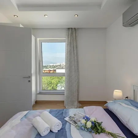 One Sea-view Balcony & Parking - Happy